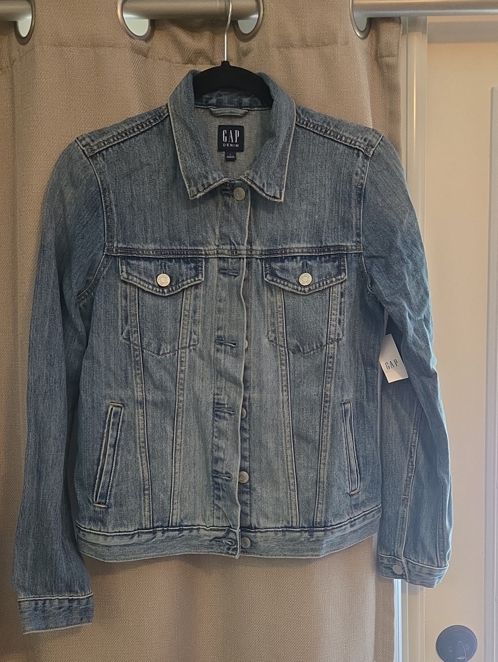 GAP Light Wash Women's Denim Jacket